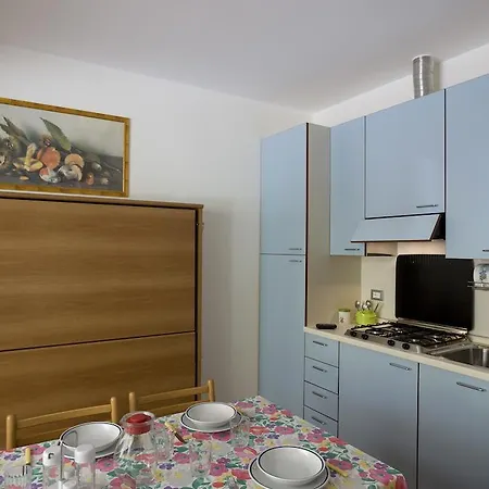 Mimi Τζεσόλο Λίντο